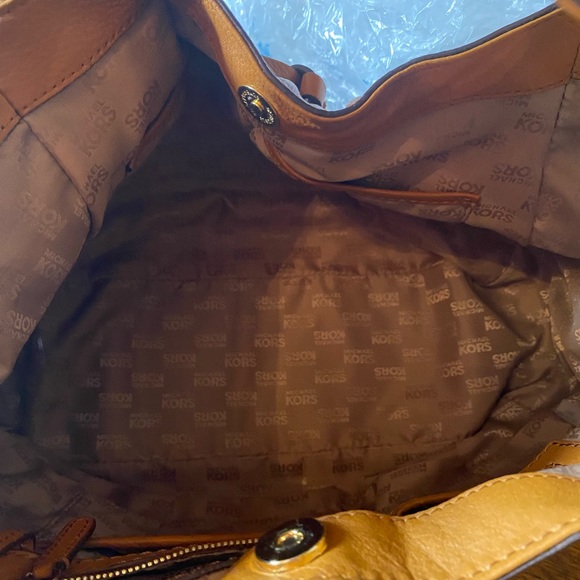 Michael Kors stitched tassel hobo bag - Picture 4 of 5